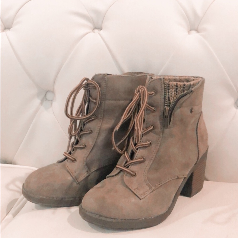 HEELED BOOTS